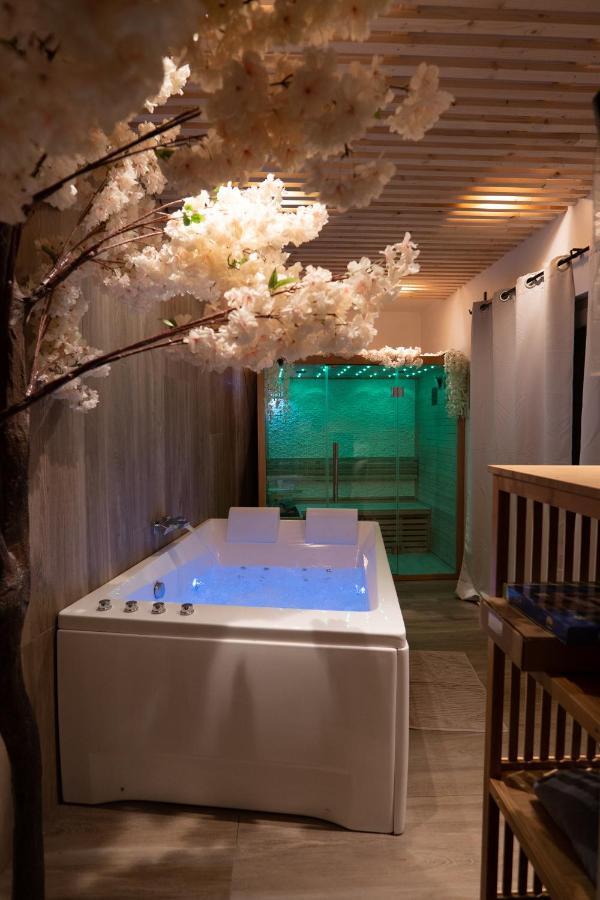 Capsule Thailande I Sauna I Balneo I Console I Jeux En Bois I Cinema I Cour Interieure Trith-Saint-Leger المظهر الخارجي الصورة