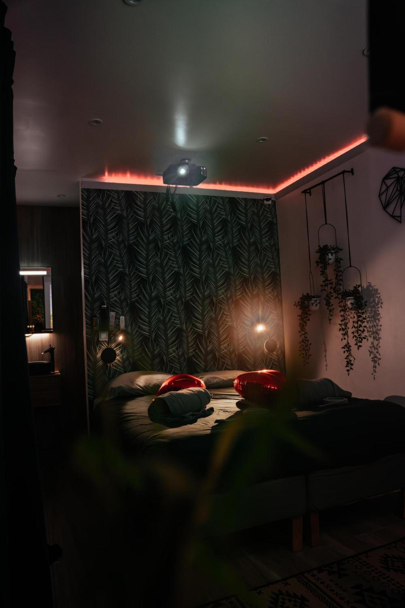 Capsule Thailande I Sauna I Balneo I Console I Jeux En Bois I Cinema I Cour Interieure Trith-Saint-Leger المظهر الخارجي الصورة